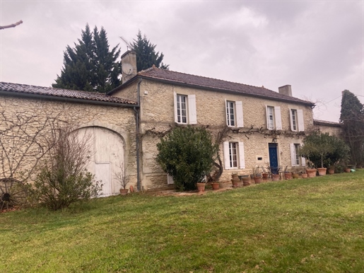 Vignoble appellation Chateau de 10 hectares avec Maison de Maitre et Chai - Secteur Monségur