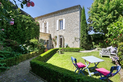 Maison de Maitre with Guest House and Swimming Pool - 33350 Pujols