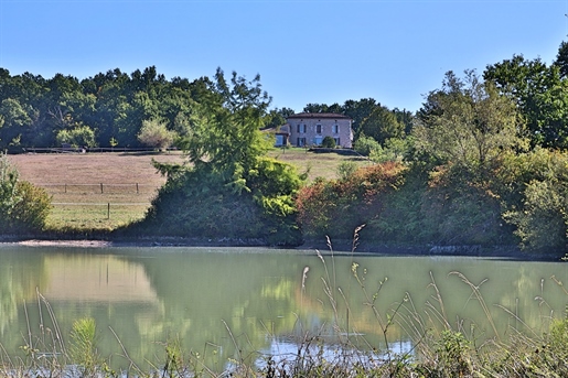 Большой жирондийский дом с 8 гектарами, хозяйственными постройками и прудом - 24230 Nastringues