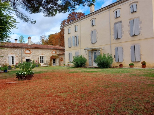 Magnificent 19th century Chateau with Guest House and Chapel - near Agen -