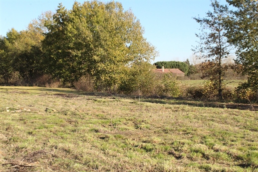 Land in Nègrepelisse, serviced, connected to mains drainage