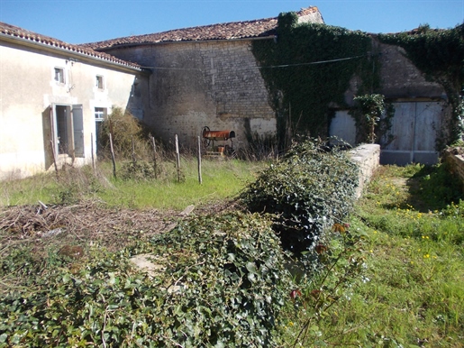 Charente house to be renovated with outbuildings