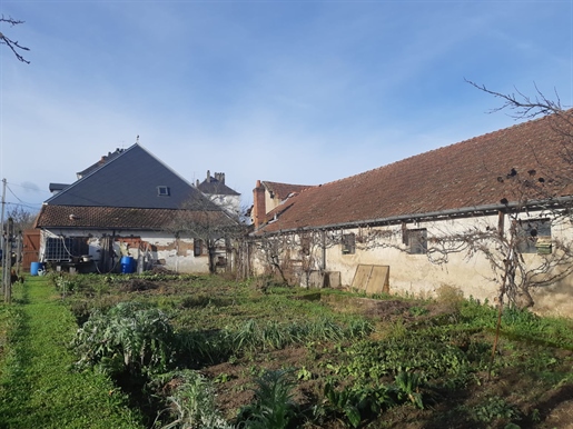 House of 102.5 m2 and outbuildings on 1,930 m2 of land