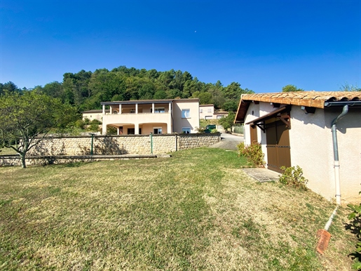 Detached semi-basement villa with adjoining land, located 10 minutes from Aubenas