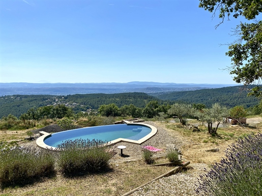 10 minutes from Aubenas by car. Property of approximately 6 hectares with swimming pool and 1 buildi