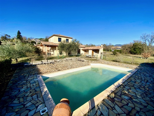 Detached house with swimming pool and adjoining land of approximately 3155 m2