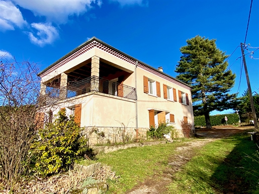Detached house, 6 bedrooms with adjoining land.