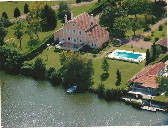 Prachtige villa op de rivier de "veel"