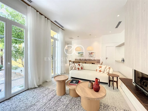Cannes rue d'Antibes townhouse of 132 sqm with an interior courtyard of 11 sqm