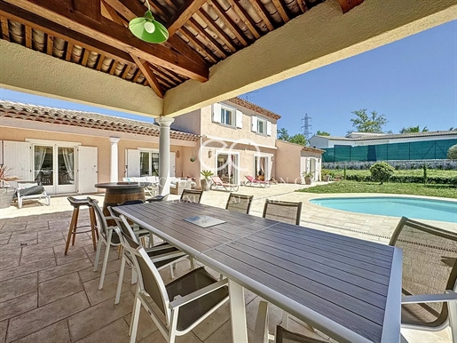 Villa in Mouans-Sartoux, 267 sqm with pool and garden