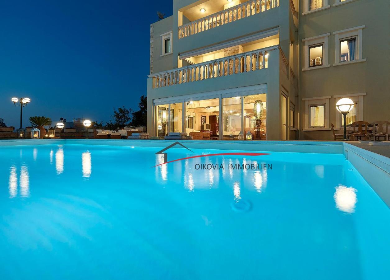 520 Quadratmeter große Luxusvilla mit privatem Pool in Strandnähe.