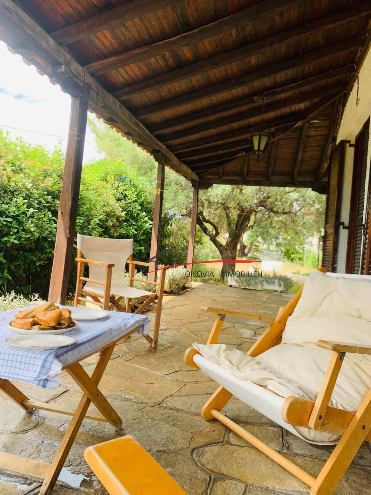 Erleben Sie authentisches mediterranes Leben in einem traditionellen Einfamilienhaus in Nikiti