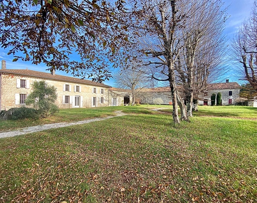 A fantastic opportunity to acquire this stunning real estate ensemble just 35 minutes from Bordeaux.