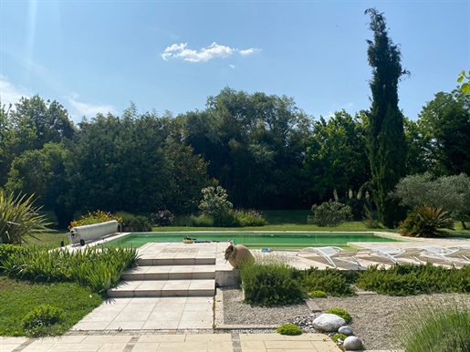 Stunning stone property set in 3.5 hectares of protected land only minutes from Libourne town centre