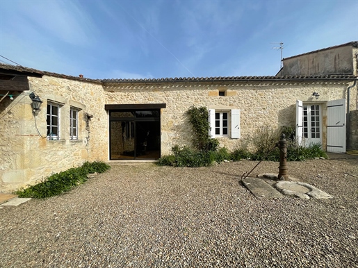 Located in a quiet hamlet close to Sainte Foy la Grande, this characterful stone house offers a larg