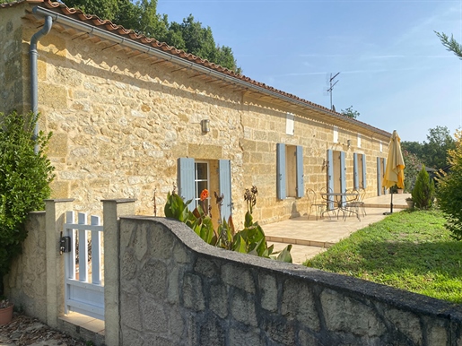 Authentiek wijnmakershuis met zwembad op slechts 10 minuten van het mooie dorp Saint-Emilion.
