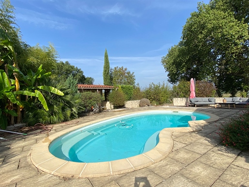 Authentiek wijnmakershuis met zwembad op slechts 10 minuten van het mooie dorp Saint-Emilion.