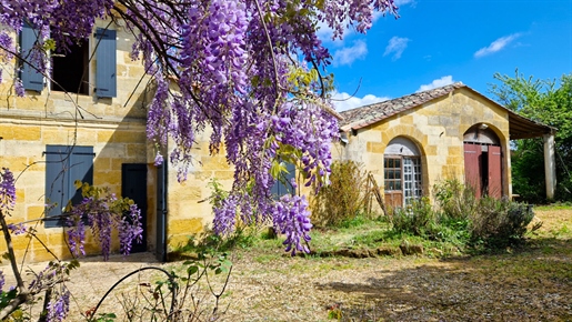 Girondine-Style house near Saint-Emilion - 4 bedrooms - outbuildings and spring.