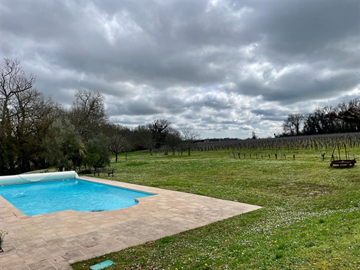 Superb setting for this viticole domaine completely surrounded by its 38 hectares in production stra