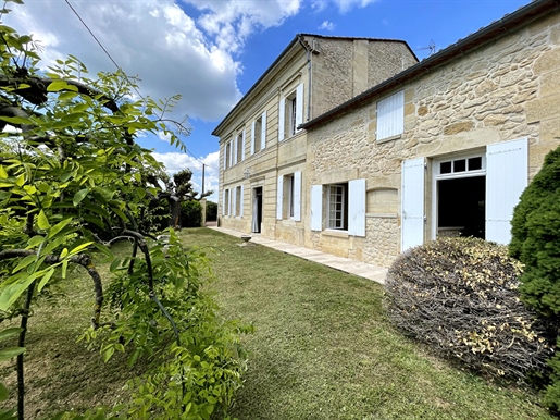 A stunning girondine home with beautiful original features with proximity to Saint Emilion. This bea
