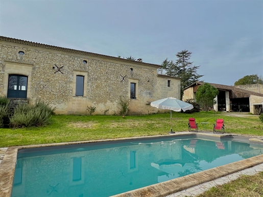 Gorgeous Chartreuse nestled in a privileged environment just 5 minutes from Libourne.