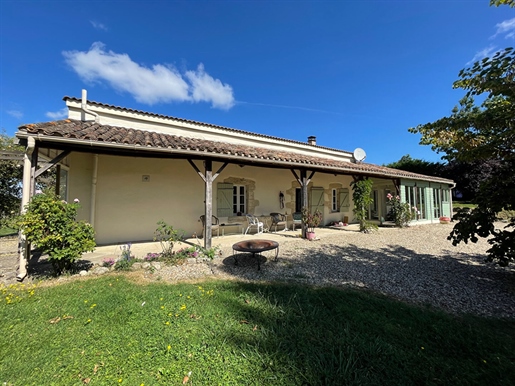 Charming property located on the border of the Gironde and the Lot et Garonne in an idyllic setting
