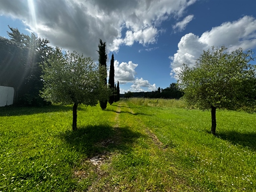 Exclusive to Bordeaux & Beyond - This four bedroom farm house has maintained its charm whilst offeri