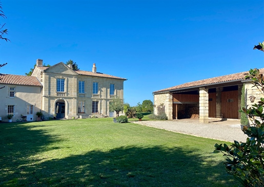 Beautiful, completely renovated property north of Bordeaux.