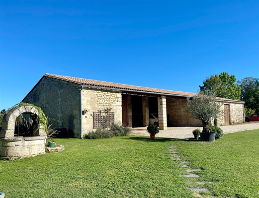 Beautiful, completely renovated property north of Bordeaux.