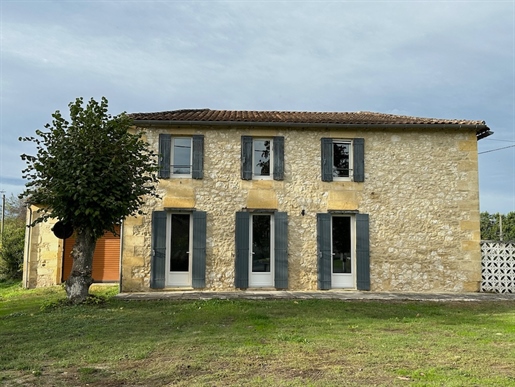 Girondine 4 bedroom home on the edge of a village.