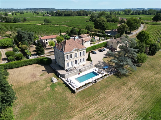 Meticulously renovated maison de maitre and its guest house sitting in a just over one hectare of pa