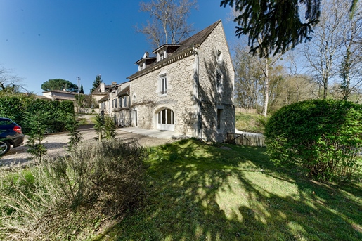 Beautiful Mill House with 4 bedrooms and swimming pool.