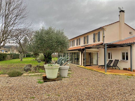 Charming 4-bedroom house just 10 minutes from Saint-Émilion.