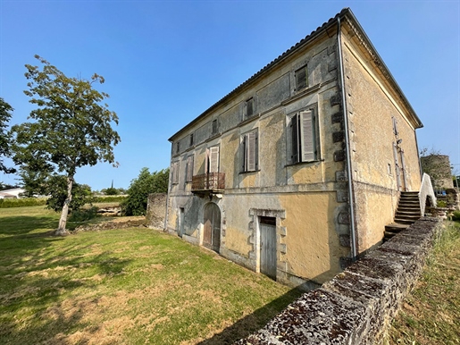 Beautiful maison de maitre property with far reaching views. Enormous potential for this partly reno