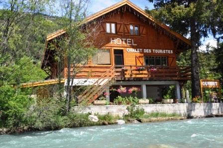 Chalet - Chalet-hotel in the Haute-Alpes area in Serre Chevalier for sale (1400m)