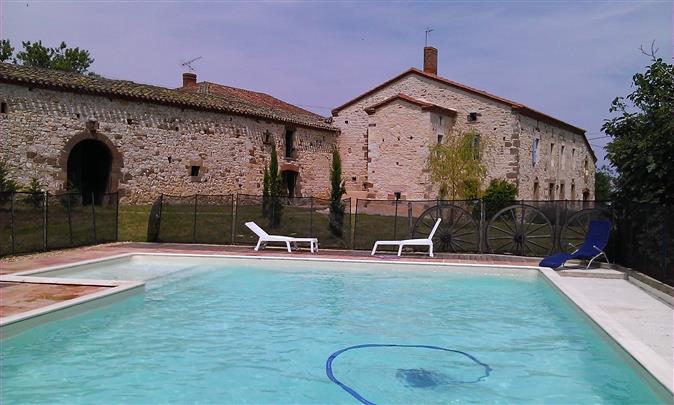 Vackert renoverad bondgård med pool, nära Cordes sur Ciel, Tarn.