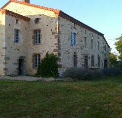 Красива реставрирана фермерска къща с басейн, близо до Cordes sur Ciel, Tarn.