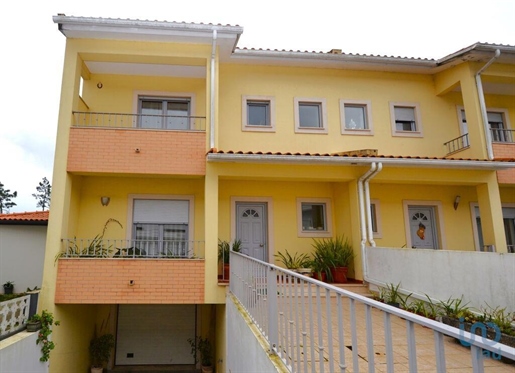 Home / Villa with 3 Rooms in Leiria with 251,00 m²