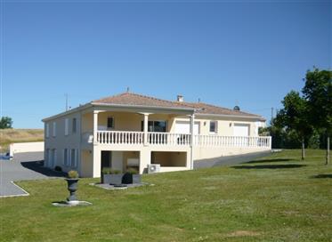 Spacious villa in S–W France Epc: A