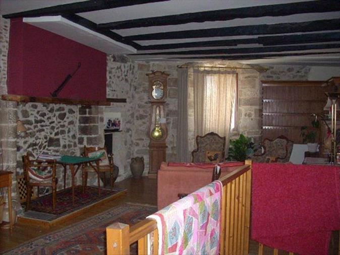 Belle bâtisse  ancienne au coeur du village historique de Beaulieu/Dordogne