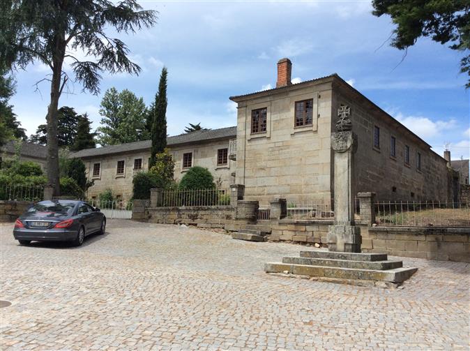 Παλιό σπίτι του 19ου αιώνα με την Πορτογαλία 