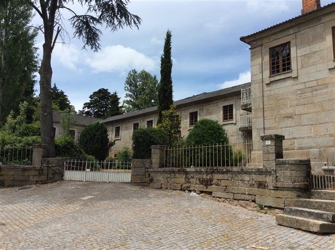 Gammalt hus från 1800-talet till i Portugal 