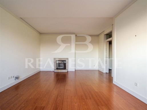 T4 with Garage, Balconies and View over the mouth of the Douro River and the city of Porto