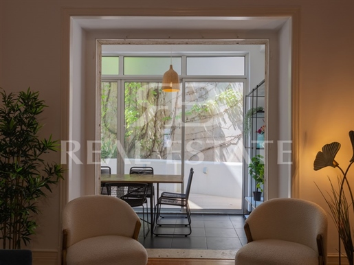T4+1 with Patio in Principe Real / Praça das Flores - heart of the city of Lisbon