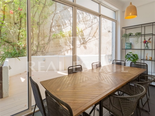 T4+1 with Patio in Principe Real / Praça das Flores - heart of the city of Lisbon