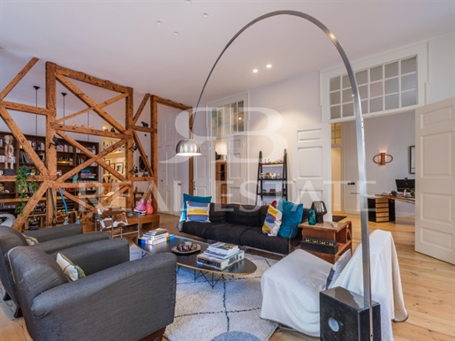 4 bedroom flat with a lot of charm in Chiado - Heart of Lisbon