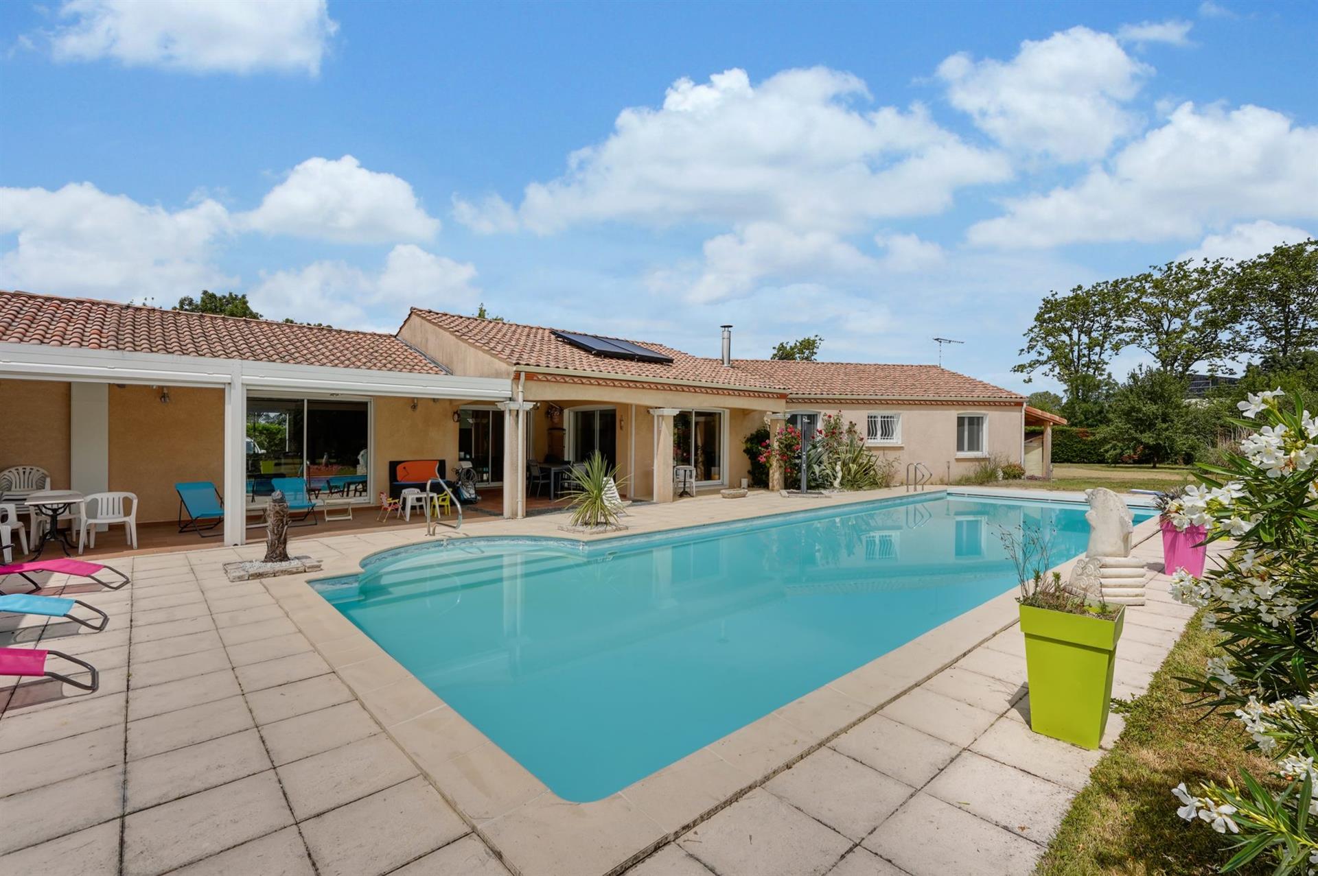 Große Villa Typ 7 von ca. 280m²