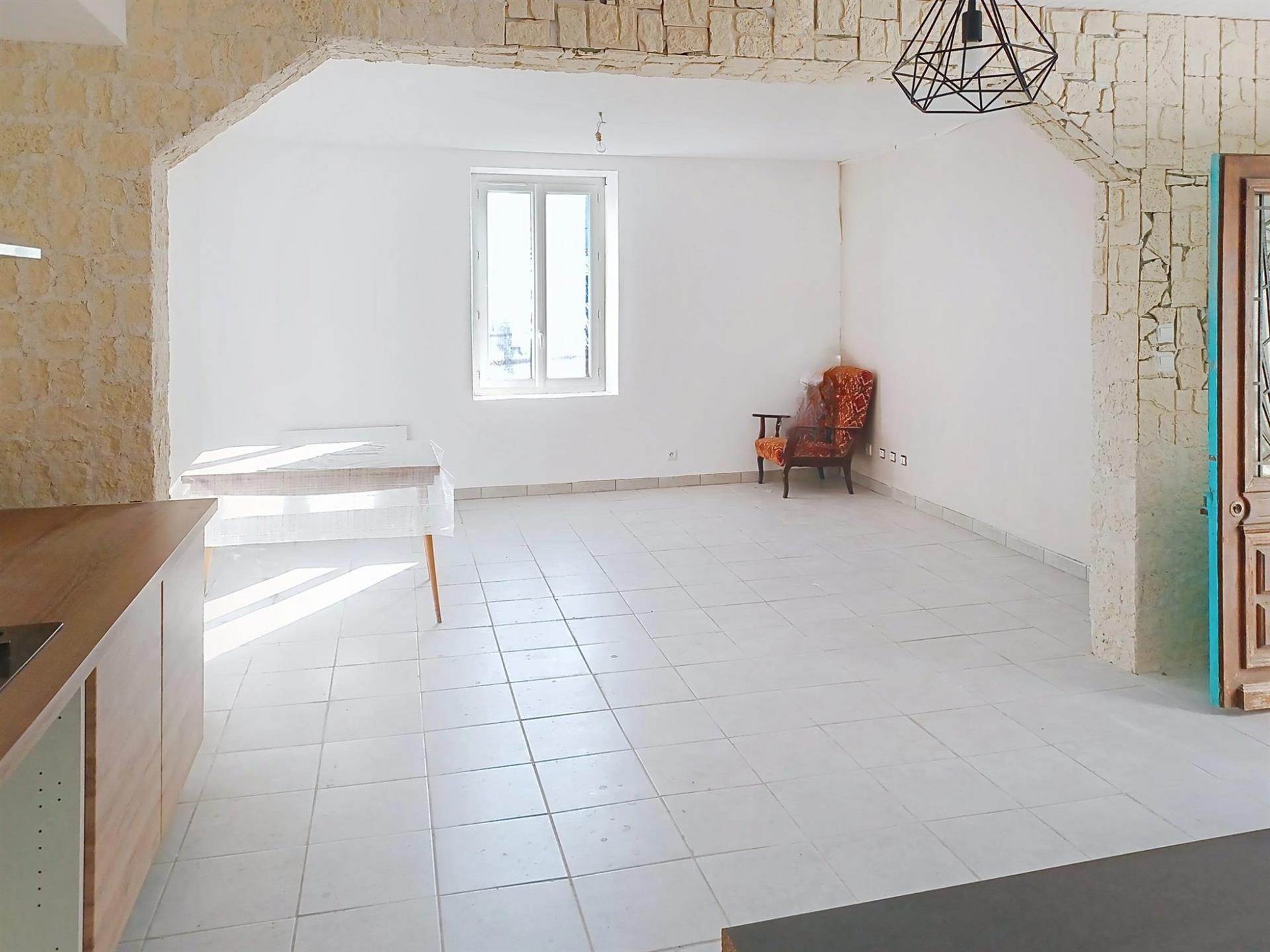 Stone house of 78m2 with garage