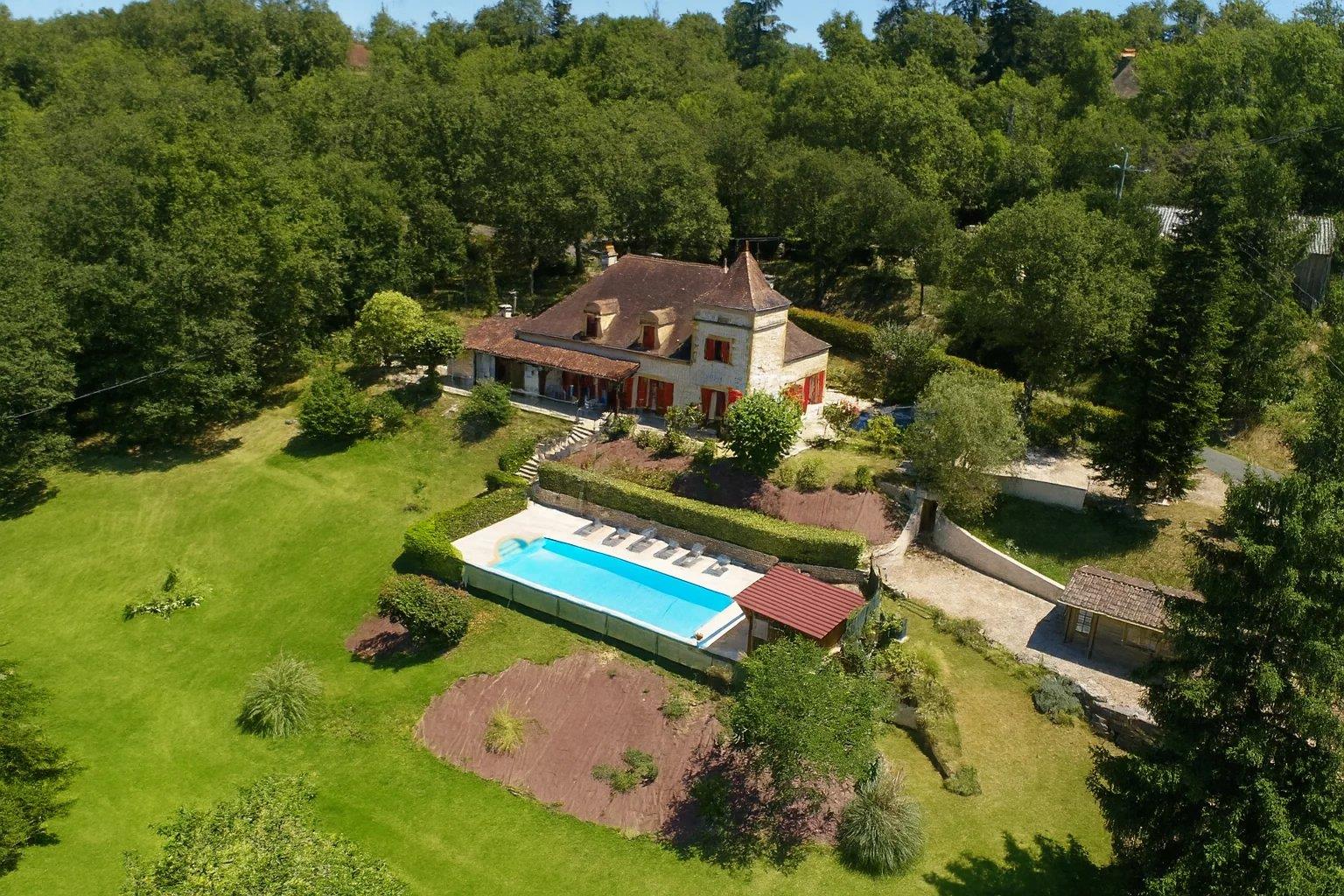 Magnificent House with Panoramic Views – Exceptional Setting