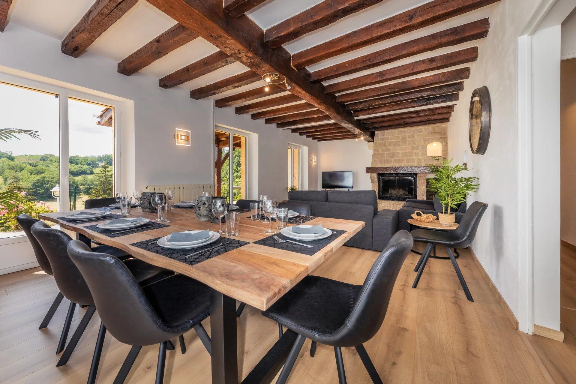 Magnificent House with Panoramic Views – Exceptional Setting